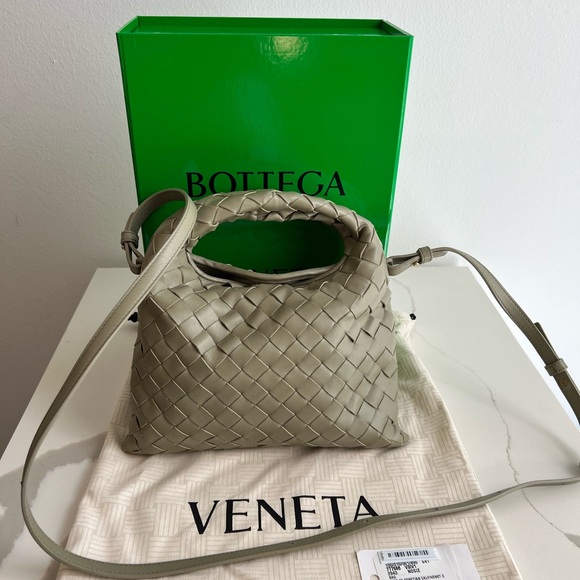 New Bottega VENETA
Green Mini Hop Bag - Picture 2 of 16
